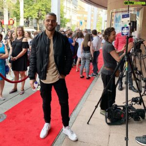 Michael Henaf Instagram - Avant-première de la comédie musicale Mamma Mia la comédie musicale 📸
.
.
.
.
.
.
.
#frenchietour #appolonia #montreal #mammamia #summer #peace