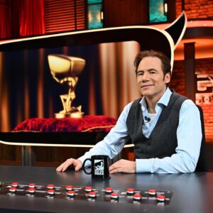 Michael Herbig Instagram - Läuft! 📺 @tvtotal @prosieben #aushilfsmoderator #rippenbruch Gute Besserung @sebastianpufpaff 👊🏻🤩
