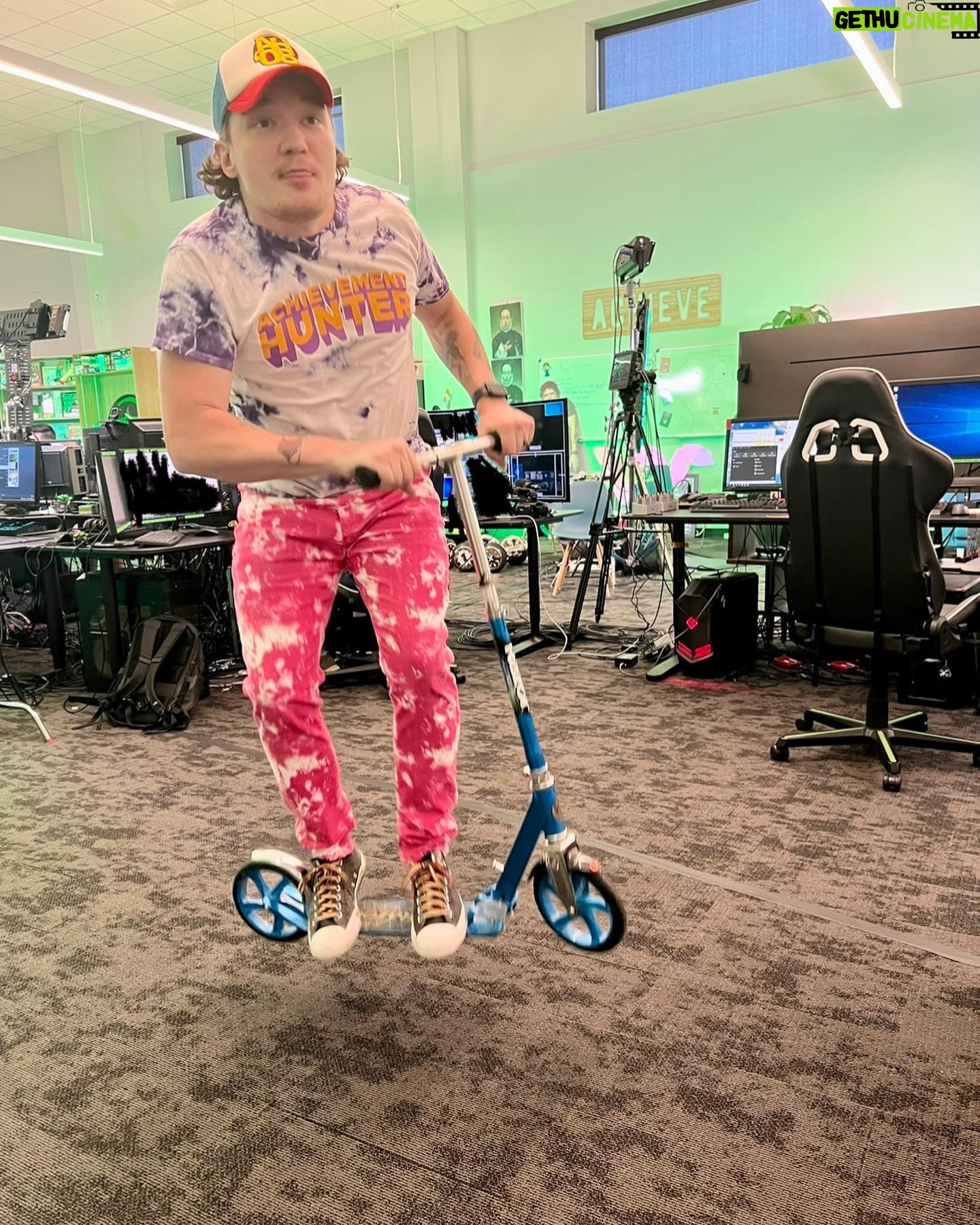 Michael Jones - 9.5K Likes - Mikey Jay #ootd 🛴 🔥