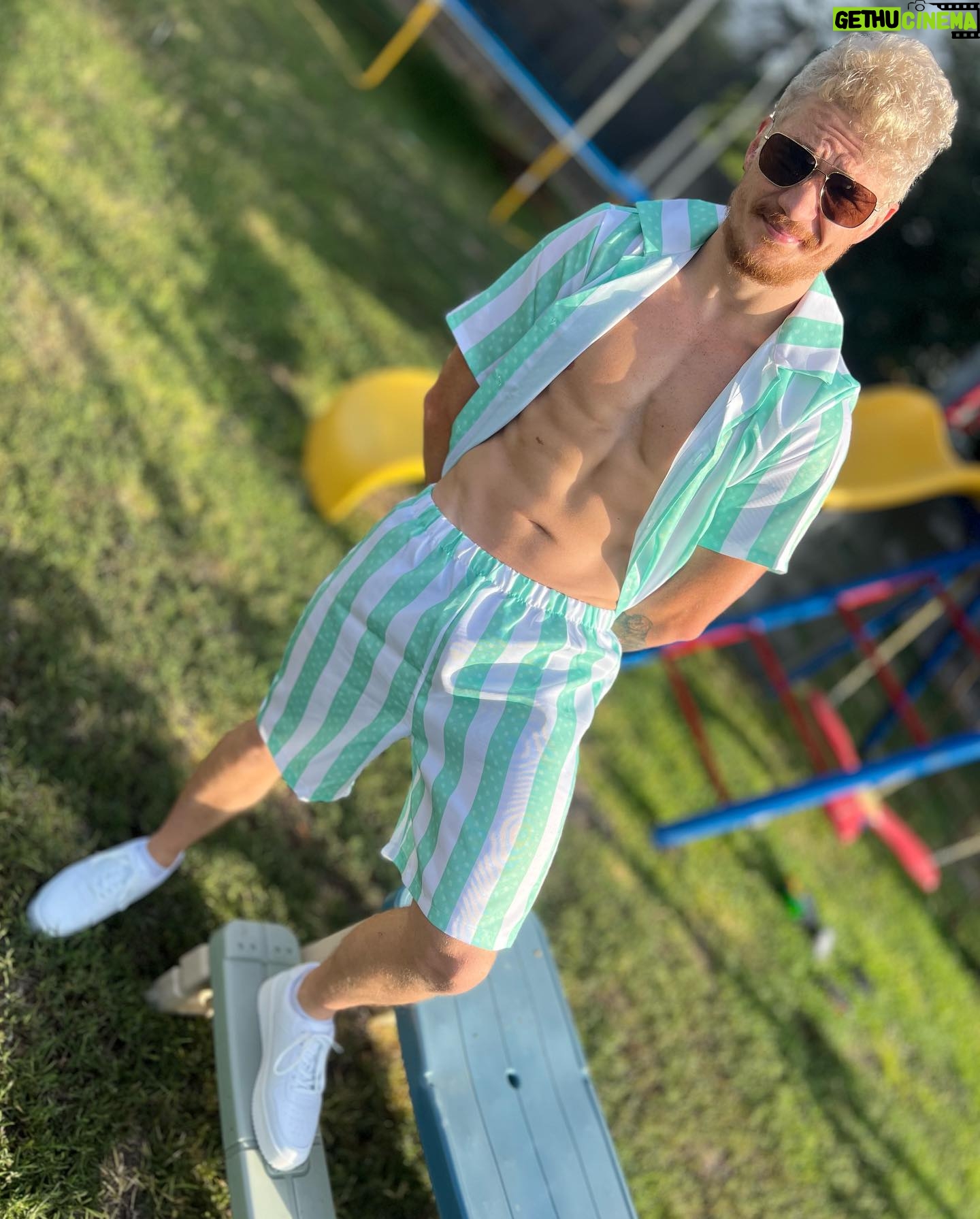 Michael Jones - 31.4K Likes - Can you believe this isn’t sponsored? I’m doing it wrong! @barbie #Barbie #Ken
📸 @iamlindsayjones