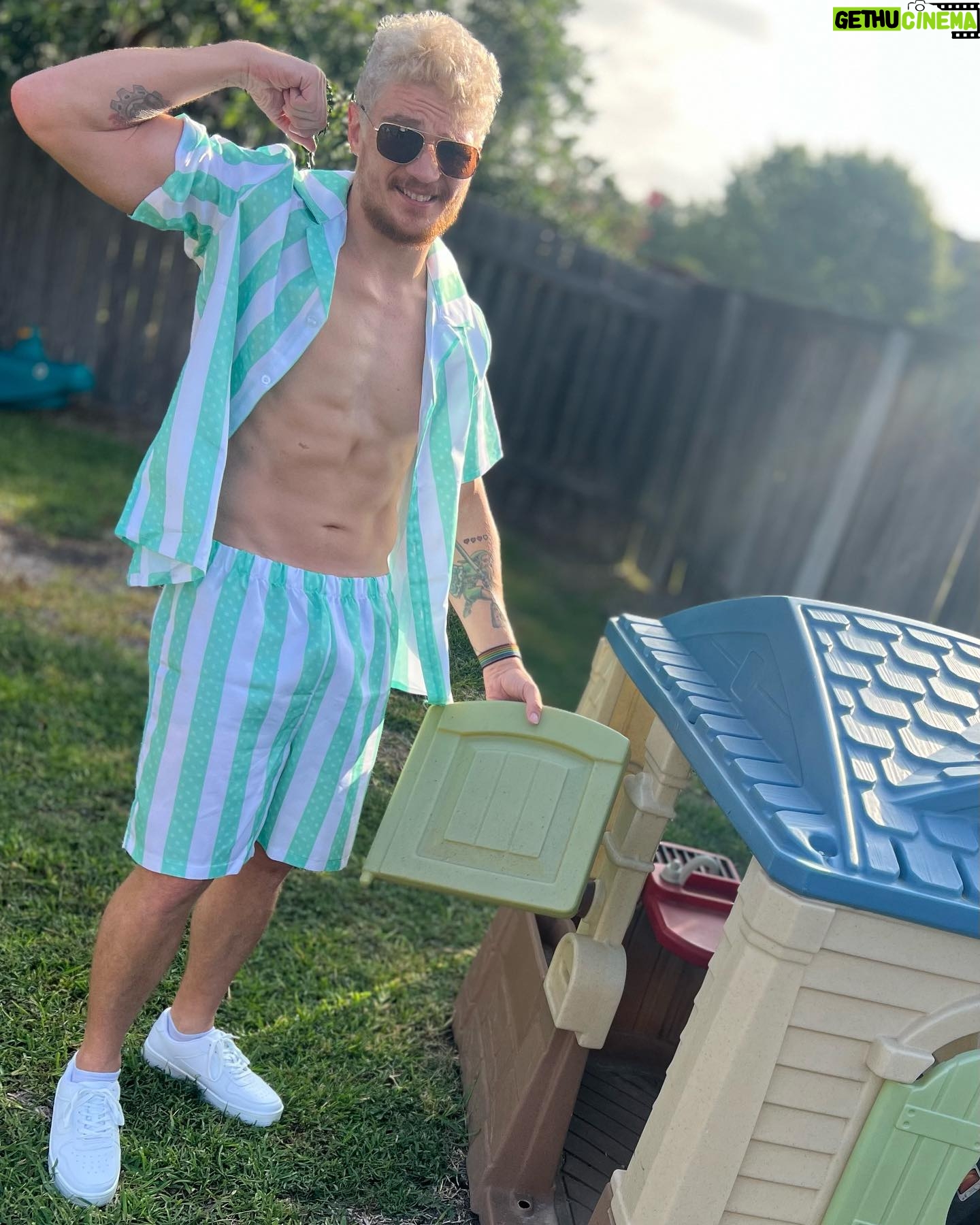 Michael Jones - 31.4K Likes - Can you believe this isn’t sponsored? I’m doing it wrong! @barbie #Barbie #Ken
📸 @iamlindsayjones