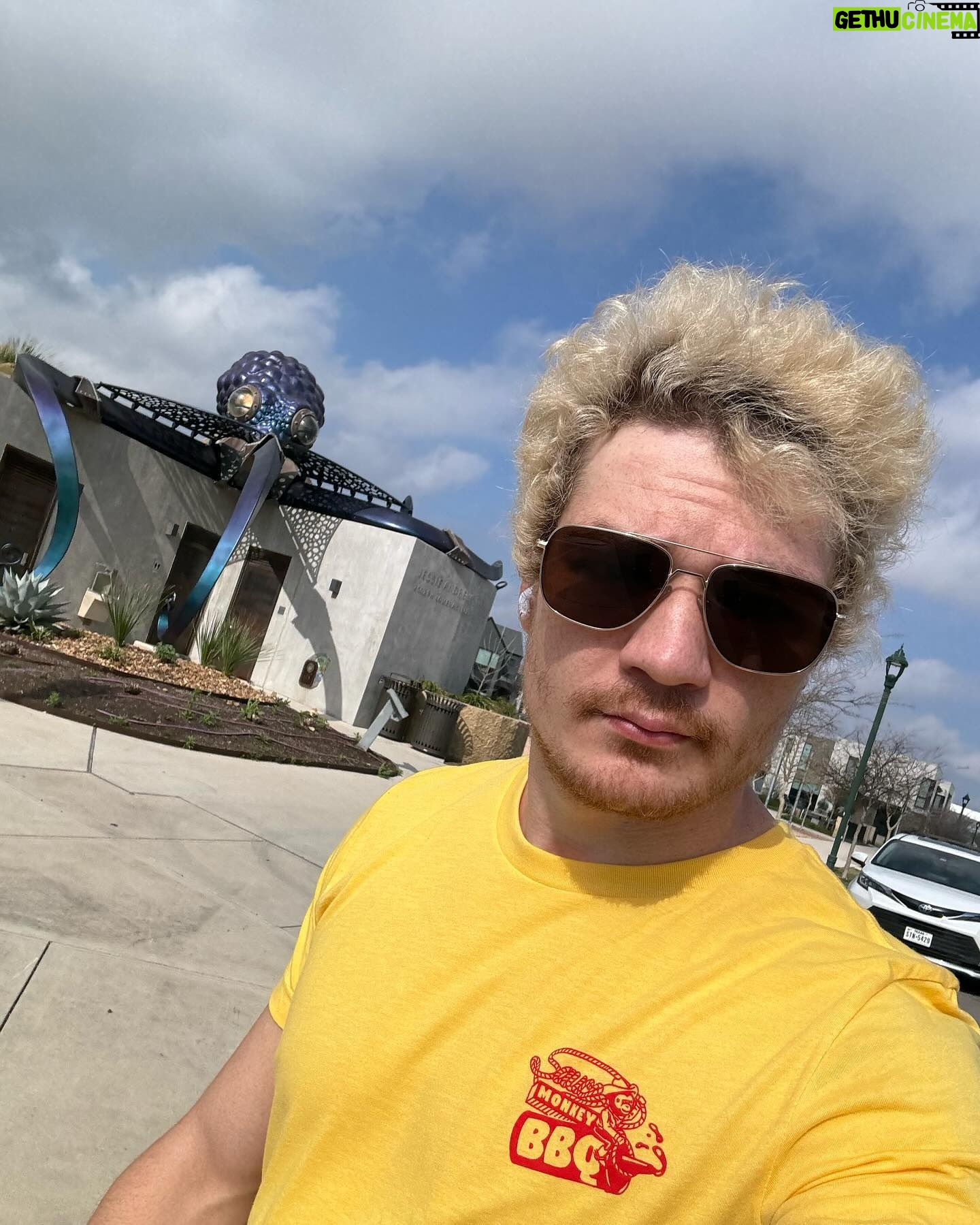 Michael Jones - 8.4K Likes - 🙂🐙🛹