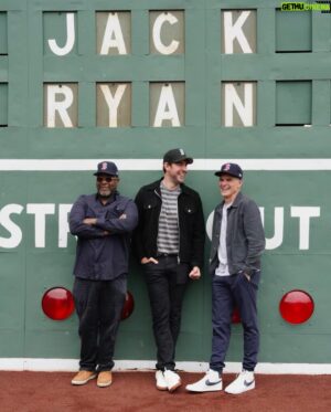 Michael Kelly Instagram - Baseball   Jack Ryan = A perfect match ⚾️. 
.
.
No first pitch from us yesterday due to weather, but thank you @redsox for all the love and letting me use the dugout urinal!