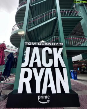 Michael Kelly Instagram - Baseball   Jack Ryan = A perfect match ⚾️. 
.
.
No first pitch from us yesterday due to weather, but thank you @redsox for all the love and letting me use the dugout urinal!