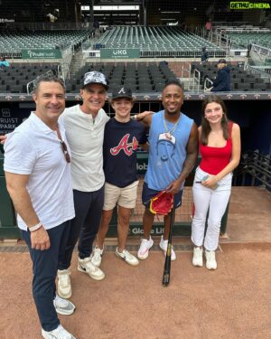 Michael Kelly Instagram - Thank you so much @braves 
What an unforgettable couple days #forthea in #bravescountry 
@gmize you are a superstar. @ozzie thanks for taking the time.  And a seeing you make history @ronaldacunajr13 is something I’ll never forget. 
And thanks again @bravesthreads for keeping it sharp. #atl #atliens 
Thanks @1023construction for the brotherly love and great family time!!
#LucaDukes & #Ava