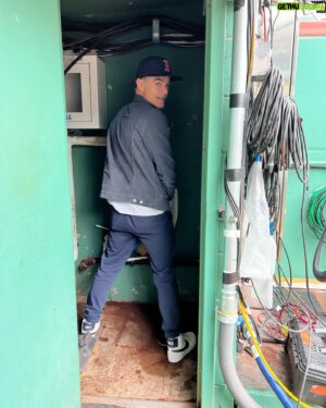 Michael Kelly Instagram - Baseball   Jack Ryan = A perfect match ⚾️. 
.
.
No first pitch from us yesterday due to weather, but thank you @redsox for all the love and letting me use the dugout urinal!