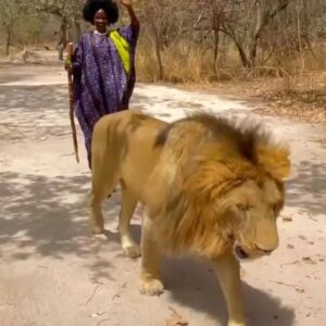 Michael Kenneth Williams Instagram - Senegal 🇸🇳 W/
👑 @iamhamamat walk lite, carry a big stick