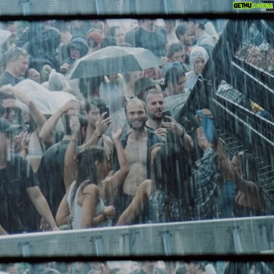 Michael Kiwanuka - 5.8K Likes - Some of my favourite 16mm footage I’ve ever filmed. The heavens opened during @michaelkiwanuka set at Lowlands Festival but I was there to capture it 🤘
I love the footage because it looks like it’s straight out of the 60s Woodstock film. ☮️