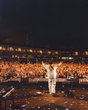 Michael Kiwanuka Instagram - Thank you @thepiecehall for a memorable evening. And to all who came and stood in the rain. What a beautiful setting. Piece Hall, 27th June, 2024 📸 @jodie_canwell