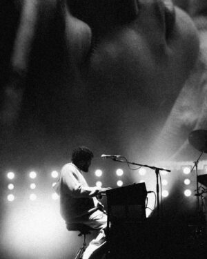 Michael Kiwanuka Instagram - Floating Parade. @bbcradio1 Hottest Record. Tomorrow. 6:30PM.

📸 @jodie_canwell