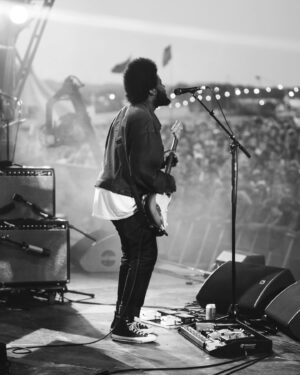 Michael Kiwanuka Instagram - Dream come true to play on a stage so many of my heroes and inspirations have graced. Excited doesn’t cut it. I ❤️ music 🎉🎉🤙🏿😭👌🏿🤟🏿🤟🏿

📸 @jodie_canwell (Park Stage 2019)