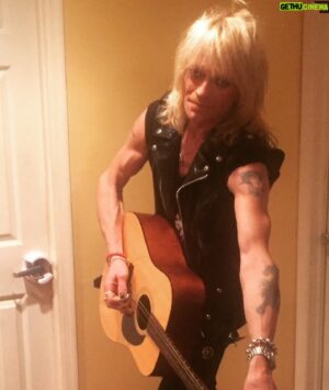 Michael Monroe Instagram - Tänään Hyvinkää @hyvinkaasali 🌟🌟🌟🌟
