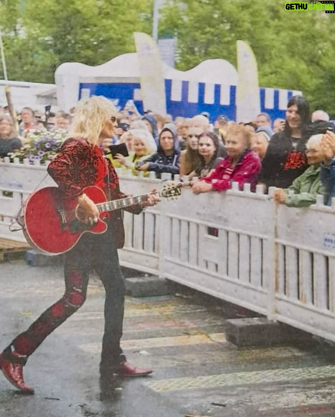 Michael Monroe - 4.3K Likes - Suurkiitos kaikille Salon Torilla Torstaina❣️Olitte fantastinen yleisö, sadekuuroistakin huolimatta. Tämä oli ensimmäinen M. Monroe & Rich Jones Akustinen Duo keikka Suomessa. Näitä harvinaisuuksia on vielä 2: Ikaalinen 10.8. ja Valkeakoski 16..8. Älä missaa!! ❤️
Million Thanks to the beautiful crowd in Salo on Thursday❣️This was the 1st ever M.Monroe & Rich Jones Acoustic Duo gig in Finland. There’s 2 more chances to enjoy this nice, rare occasion:
Ikaalinen Aug 10th. and Valkeakoski Aug 16th.
See you there!! ❤️Michael🌟 @warnermusiclive @richloyalty