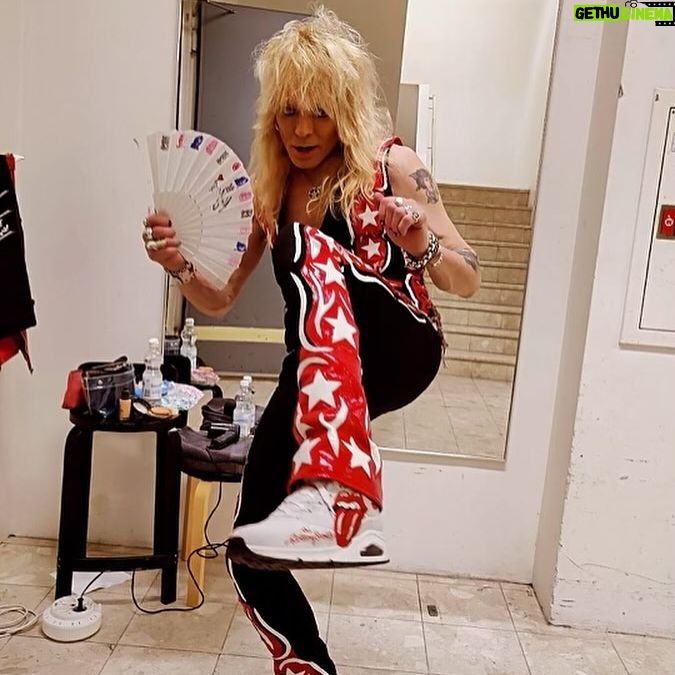 Michael Monroe - 4.5K Likes - Thanks to everyone at our Finnish shows so far!
Get ready to rock at Lutakko in Jyväskylä tomorrow (Friday) and at Hotelli Alavus on Saturday! ❤️M🌟
📸 @ottishottis
@lutakkoclub @hotellialavus