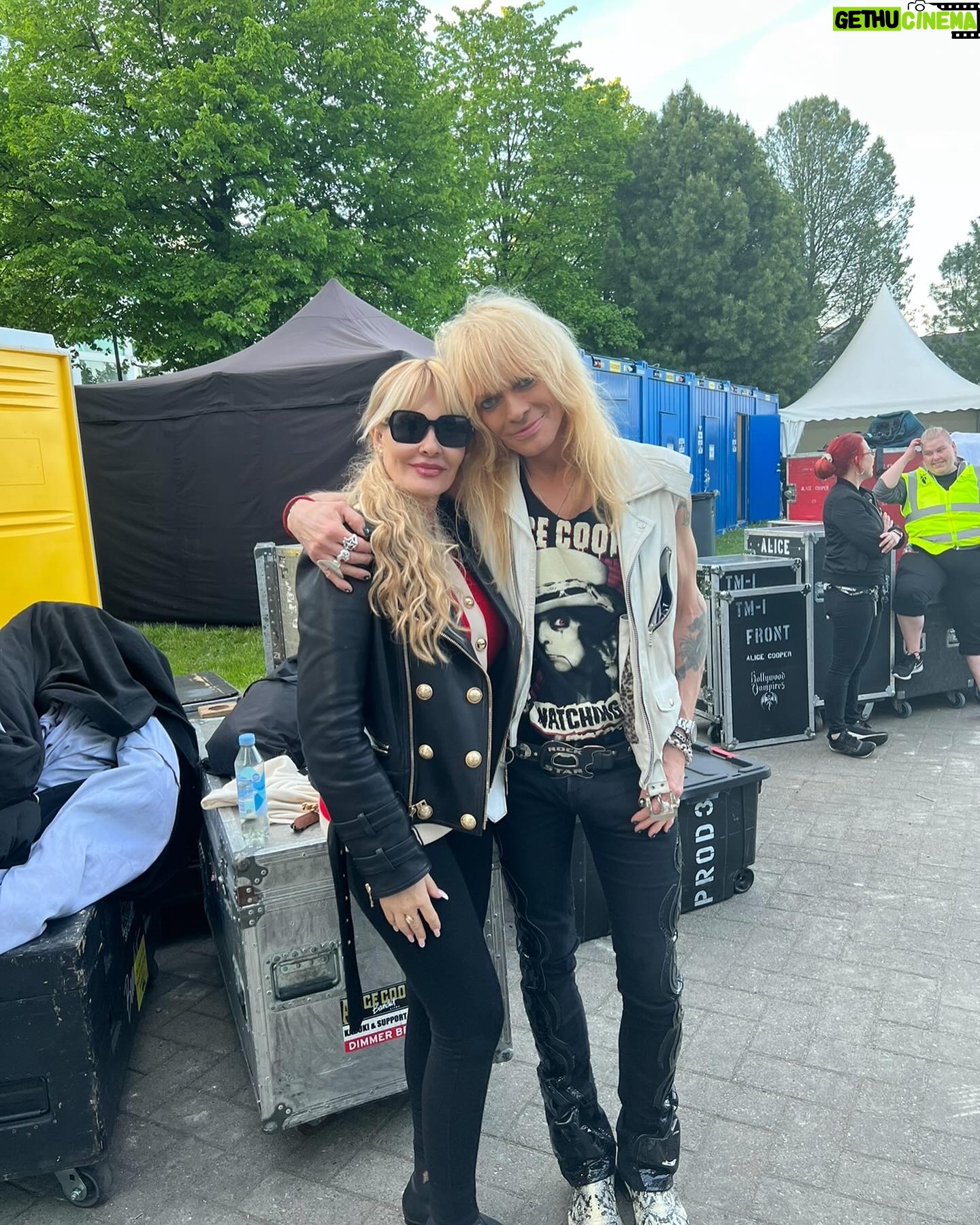Michael Monroe - 27.7K Likes - The Happiest day 21- years ago when I got you as my Wife Johanna. ❤️❤️❤️❤️
I will always love you. ❤️❤️❤️
Onnellisin päivä elämässäni kun sain sinut vaimokseni rakas Johanna. ❤️❤️❤️❤️❤️❤️❤️
Happy Anniversary❤️❤️❤️❤️❤️❤️