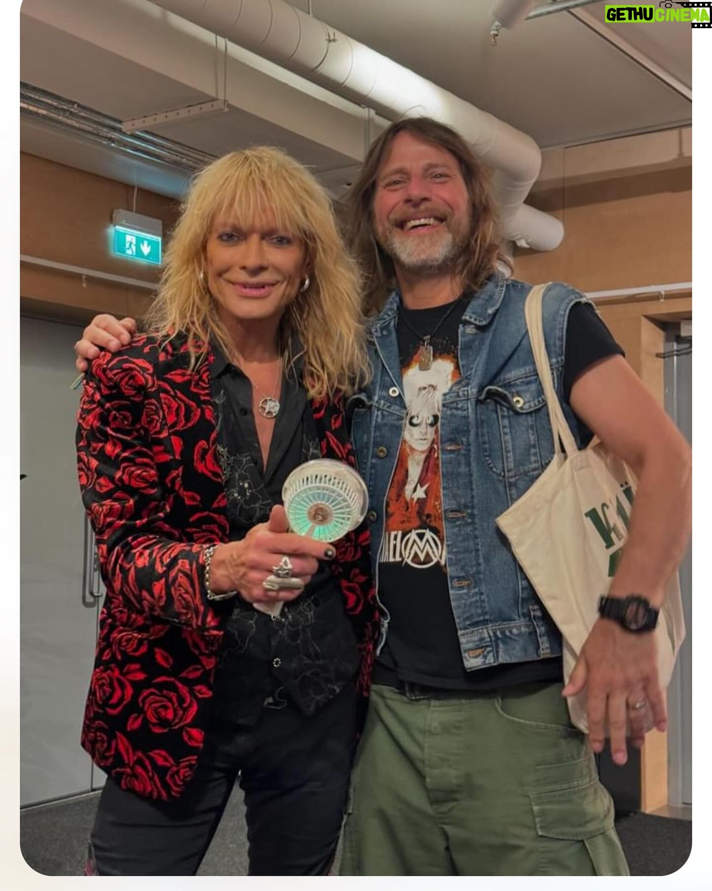 Michael Monroe - 4K Likes - Kiitos @allasseapool 🔥🔥
@jonenikula 🔥
📸 @hanna_karttunen 🌸
@warnermusiclive 🔥