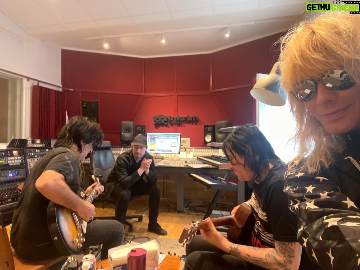 Michael Monroe - 2.8K Likes - Finishing recording the new Album at Inkfish Studios. Cool stuff! 🩷 @inkfishstudios @error_laitinen 🌟🌟
@richloyalty
@steveconte
@samiyaffaofficial
@karlrockfist