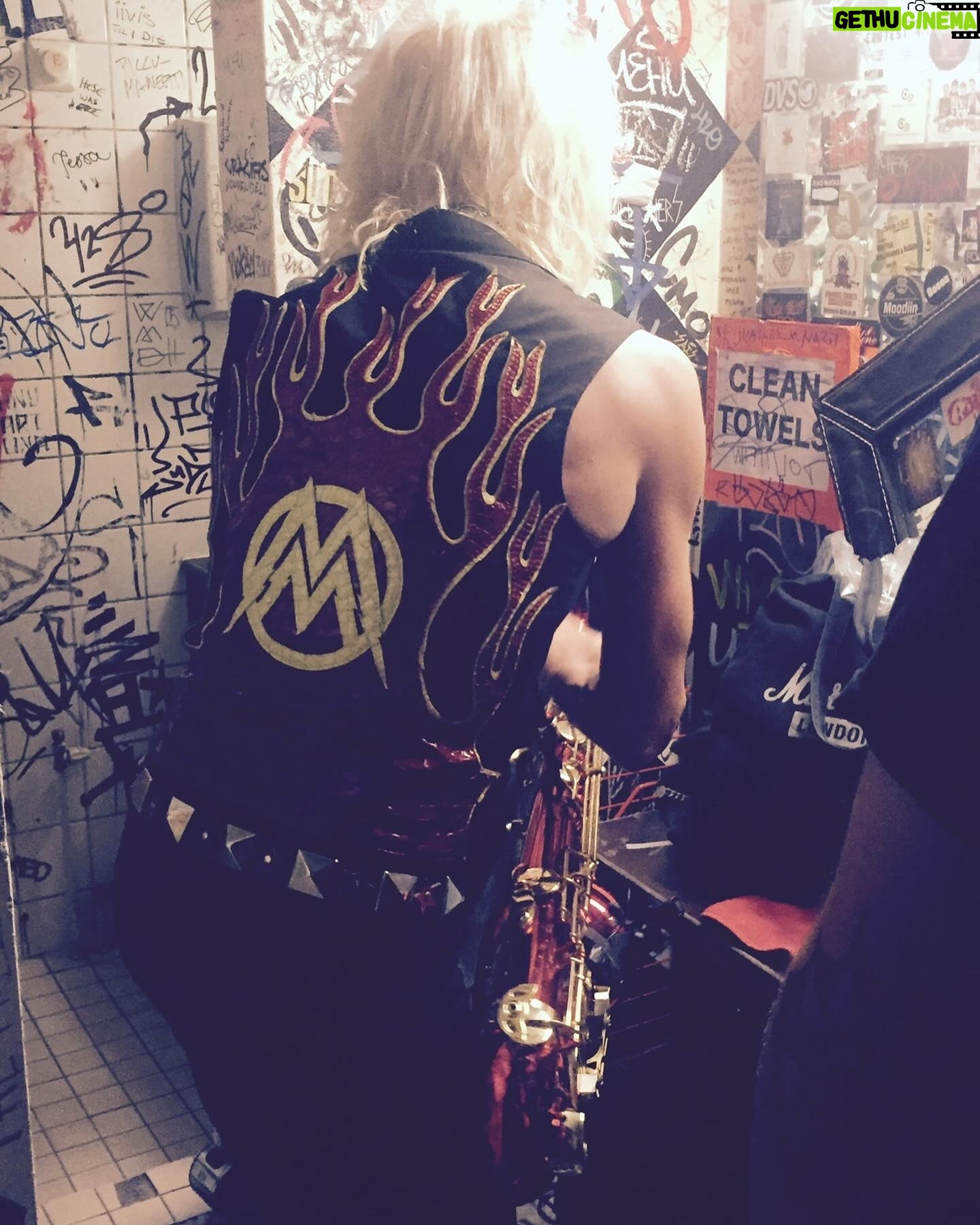 Michael Monroe - 3K Likes - Tavastia 8.5. 2024 🌟🌟🌟🌟🌟
@tavastiaklubi
@warnermusiclive
@steveconte
@richloyalty
@samiyaffaofficial
@karlrockfist