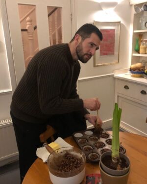 Michael Parr Instagram - He wakes, he bakes....he poses while making rice Crispie cakes!!! 

#ricecrispies