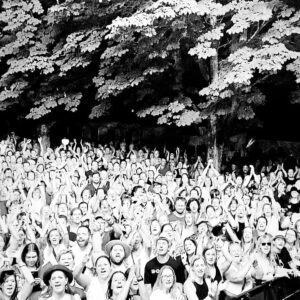 Michael Patrick Kelly Instagram - Wow…was für ein Tourstart 🔥🔥🔥
Thank you! 

#Bruchsaline #BesterSpargel #MesslatteSehrHoch #BOATS #OpenAirTour #MichaelPatrickKelly