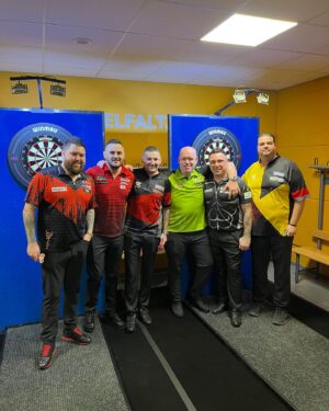 Michael Smith Instagram - Great night so far with the boys. 💪