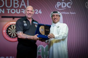 Michael Smith Instagram - تشرف اتحاد الإمارات للدارتس بحضور سعادة سعيد حارب 
الأمين العام لمجلس دبي الرياضي لافتتاح البطولة الآسيوية الاولى 
لسنة 2024 التي تستضيفها مدينة دبي بمشاركة اكثر من 18 دولة 
كما حضر الافتتاح سفير الدارتس العالمي روز بري 
وبطل العالم لسنة 2023 مايكل سميث 
إلى جانب سعادة خليفة بن سلطان المطيوعي 
رئيس اتحاد الإمارات للدارتس