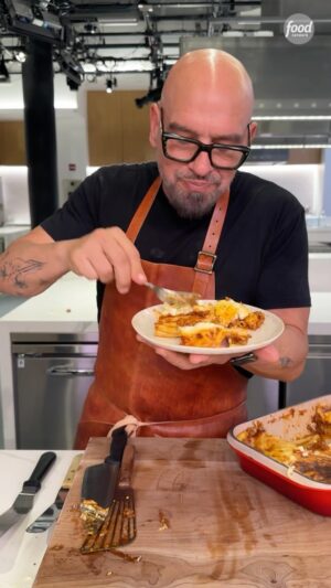 Michael Symon Instagram - Pasticcio takes @chefsymon right back to his childhood ❤️

Don’t miss Michael on the *finale* of #24In24: Last Chef Standing, Sunday @ 8|7c!

Get the recipe with the link in @foodnetwork’s bio.