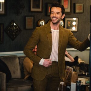 Michael Urie Instagram - @latelateshow w @j_corden and @annakendrick47 a delight! @mikeystyles styles @peter.de.oliveira grooms suit: @stile_latino shirt: @orttu_official