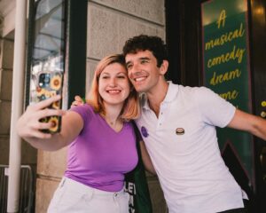 Michael Urie Instagram - A morning full of smiles and peas yesterday at the box office opening of #MattressMusical with @michaelurielikesit!

📸: @kvdoan
