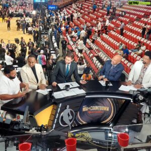 Michael Wilbon Instagram - The Commish, the DJ, Chris Tucker, Le Batard, Windhorst, and the Boys! Just a Baller Week at the Finals in Miami!!!

Now back to Denver with the NBA Countdown crew for Game 5…

📷 for pic 4: Allen Kee/@espn_images