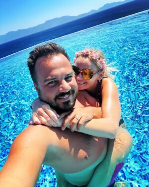 Michaela Bernard Instagram - Lásečka chytil ve vodě klíště💕
#dovolenasnu #vyrocisvatby #skoro9letspolu 
#uzjsmetupotreti 
@michelangeloresortspa 
#vacation #holiday #greece #kosisland 
#picoftheday #photooftheday #blonde #summertime #summervibes #instadaily #igers #czechgirl #doctorslife #surgery #love