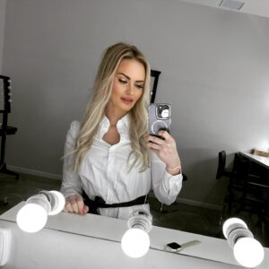 Michaela Bernard Instagram - #blonďatejřezník ve volnym čase
#phototime 
#photoshoot 
#jsemprinceznavole 
#panidoktorkoavyjstedoktorka❓ #modelka 
#picoftheday #blonde #doctor #surgeon #instafashion #instamood #hairextensions #igers