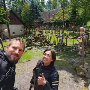 Michaela Dinh Instagram - Dnešní den se fakt povedl! A to hlavně díky Petrovi, který mě dnes vytáhnul na motorku a vzal mě do Pekla. 😈😁 
Cestou jsme se ještě zastavili na Sečské Přehradě, pak jsme udělali zajímavou zastávku ve vesnici Rváčov, kde žije člověk, co sbírá panenky. 😱 Celkem strašidelný. A pak Peklo. 
Bála jsem se, aby si mě tam nenechali, ale upřímně, když jsem zjistila, jak tam vaří, tak bx mi to sni nevadilo. 🤪🤩

Péťo, moc díky za prima den! 😊

#michaeladinhova #petrdvorak #motovylet #honda #hondatrip #peklo
