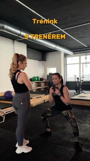 Michaela Dinh Instagram - Jaký je rozdíl mezi tréninkem S a BEZ trenéra? 🤔 Tenhle! 😂 Napadnou tě ještě další rozdíly? 😁 Napiš nám je do komentáře. 🙂

#training #fitnesscoach #funny #danielafrankova #michaeladinhova