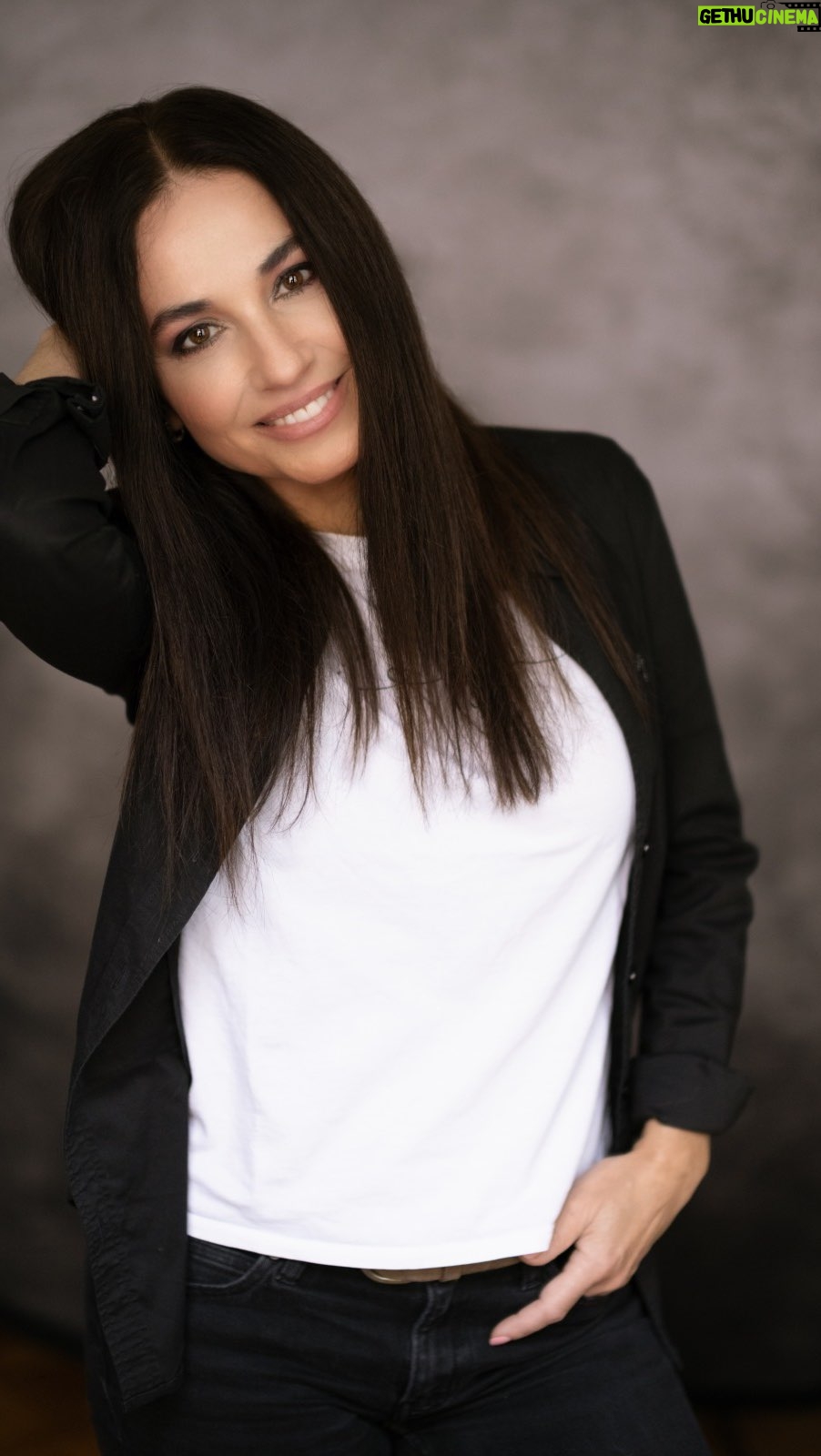 Michaela Kuklová - 3.7K Likes - Můžete mít výmluvy, nebo výsledky, pravil Arnold Schwarzenegger. Dneska mé líné já nezvítězilo:-)
Fitness profíci, zavřete oči, asi nedělám všechno dobře, ale nejlíp, jak dovedu:-)
Foto: @linda_orlik_photography2
Malby v gymu: @ratajart
@brongym
#fitness #zdravi #gym #kondice