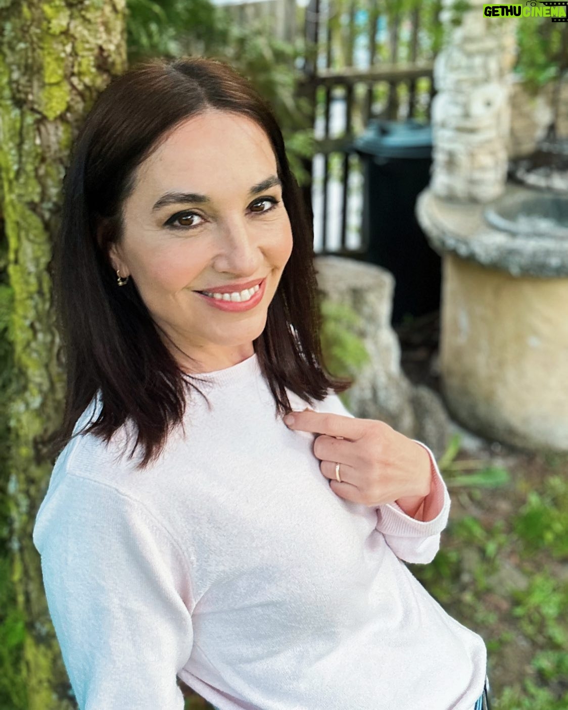 Michaela Kuklová - 2.5K Likes - Krásný prvomájový večer!
Pusu pod rozkvetlou třešní jsem dostala, tak je to dobrý. Doufám, že vy taky :-)))
#prvnimaj #svatek