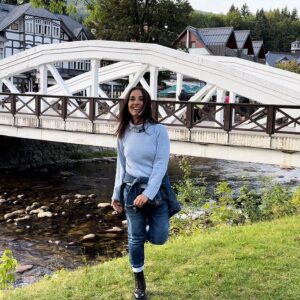 Michaela Kuklová Instagram - Momentka z včerejšího natáčení “Moje místa” ve Špindlu. 
#most #vzpominky