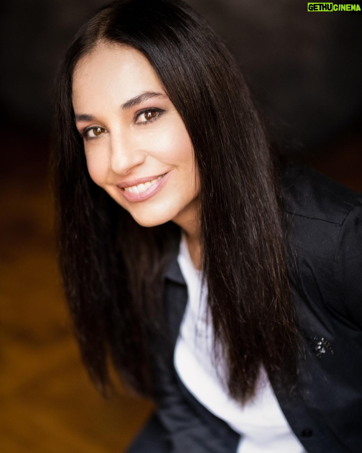 Michaela Kuklová - 10.2K Likes - Nabídek na focení mi chodí dost, ale odmítám, nemohla bych být modelka, nerada se fotím. Linda mě přitahovala nejen svými krásnými fotkami, ale víc jako člověk. Domlouvaly jsme se na společném focení řadu měsíců. Neměly jsme moc času, diář mám stále plný. A co se stalo, Linda mě cvakla párkrát, zbytek jsme propovídaly. Jako bychom se znaly dávno. Báječně prožitý čas. :-) Děkuju, Lindo🌸
Jinak mi v neděli na pohotovosti řezali dáseň, moc mi pomohli, mám antibiotika a vypadám příšerně. Oteklá tak, že mě vlastní mobil nepoznává. Hlavně, že bolest polevila, jen nevím, jestli budu moct zítra hrát…
@linda_orlik_photography2
@linda_orlik
@michaela.kuklova_art
#foto #portraitphotography #photoart #herecka #actress #czechwoman #radost #ze #zivota