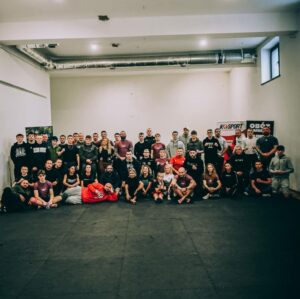 Michał Materla Instagram - Zimowy @obozmma.pl dobiegł końca . Wyjątkowy czas , gdzie ciężkie treningi były świetnie zbalansowane dobrym humorem , relaksem i pysznym jedzeniem . .  Dziękuję @plociennik_marta za zaproszenie . Dziękuję kadrze trenerskiej za fantastyczną atmosferę i uczestnikom za zaangażowanie 🫡.