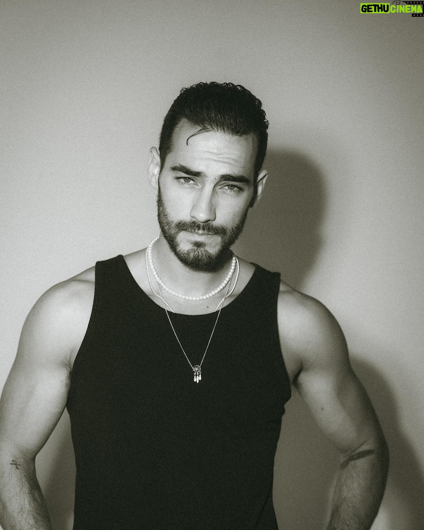 Michel Duval - 20.5K Likes - 🤍🖤
📸/ @by.ikeer