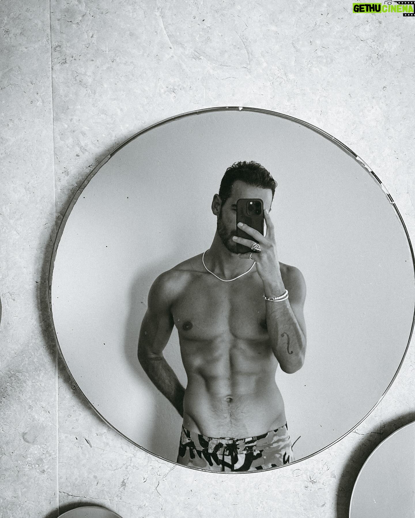 Michel Duval - 26.8K Likes - Despacio, Que Llevo Prisa