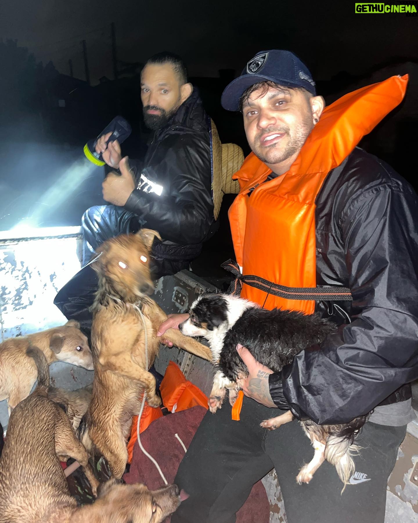 Michel Pereira - 23K Likes - Junto com uma equipe top .. 12h de trabalho resgatando vidas em Canoas RS !! 💪🐾
@michelpereiraufc obrigado pela força de hoje / campeão do UFC 👊