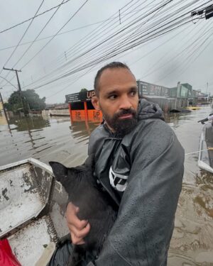 Michel Pereira Instagram - Estou exausto mas não me canso de ajudar. Nunca vi algo assim em toda a minha vida, por isso escolhi estar na linha de frente. Nós estamos com você, Rio Grande do Sul 🙏

I’m exhausted but I can’t get tired of helping. I’ve never seen anything like this in my entire life, so I chose to be on the front line. We are with you, Rio Grande do Sul 🙏