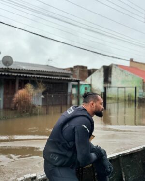 Michel Pereira Instagram - Nunca vi tamanha destruição… nunca vi tanto sofrimento… nunca vi tantas vidas perdidas…

Hoje foi o dia mais difícil de todos, mas mesmo assim conseguimos cumprir com a nossa parte 🙏🦾