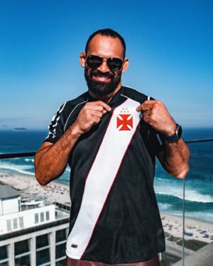 Michel Pereira Instagram - Qual o manto que ficou mais pancada no papai aqui? 😎
Conto com a torcida de todos vocês mais tarde no UFC 301 RIO, lá no Farmasi Arena. Vai ser shooww bb 👊