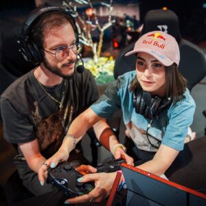 Michele Poggi Instagram - Un weekend incredibile oltre ogni dire, una jolly cooperation che ha portato ottimi risultati durante la sfida principale e l’emozione di trovarsi in compagnia dei migliori content creators della community eu dei souls. It was a blast 💥
#redbulllevels #eldenring #shadowsoftheerdtree #gaming