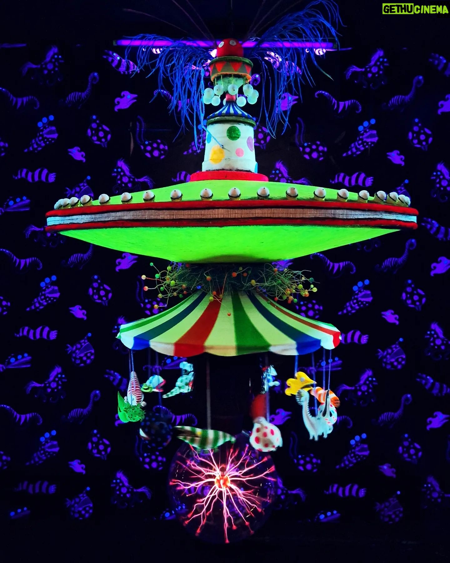 Michele Rosiello - 6.1K Likes - Quando si ritorna sul luogo del crimine..
Da #guidaastrologicapercuoriinfranti a #timburton 💫🤖