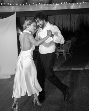 Michele Rosiello Instagram - por una cabeza
todas las locuras
para una mujer
todos los poemas
bailo el tango 
por una noche
y bailaré toda mi vida

@denisecapezzaofficial 🤍🥀
.
.
@virum_napoli 🤵
@lebaobabsposa 👰
@la_conca_sul_mare 
@studiofotograficocaserta