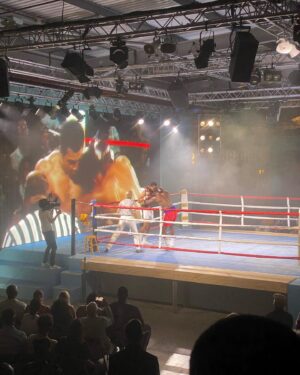 Michelle Ackerley Instagram - Such a great night at @rematchlive 
An immersive experience which takes you back in time to iconic sporting events you’ve always wanted to see! This one was Muhammad Ali vs George Foreman in 1974.
The location, the music, the food, not to mention the actors were all just amazing! 👏🏾