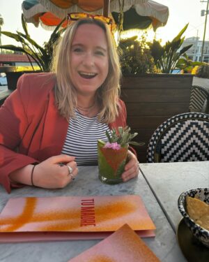 Michelle Brasier Instagram - Thank you LA! I don’t like your roads or your coffee (except one cafe pictured) but I like your tacos and your audiences! This week Brighton Dublin Belfast Newcastle & Glasgow are you kidding me? Cannot wait babyyyy
